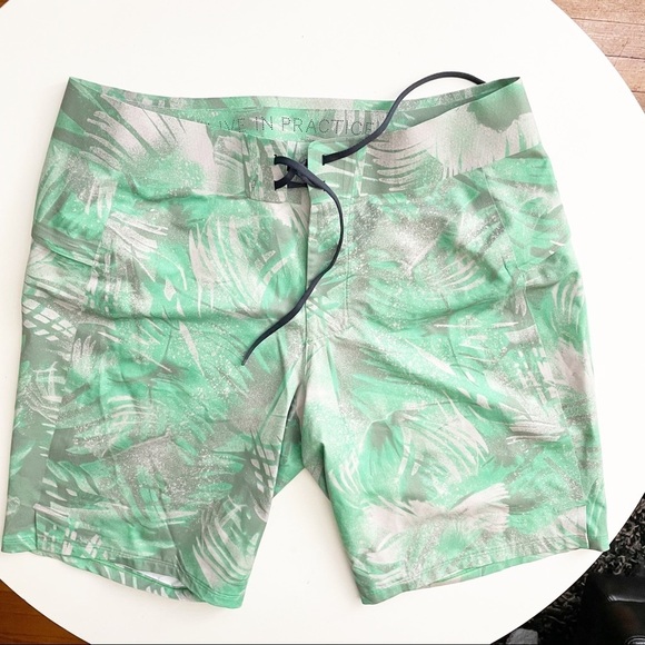 Lululemon Men’s 9” Current State Board Swim Short Green Size 31 - Picture 2 of 10
